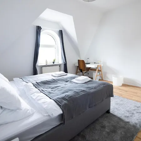 Apartament Business Design - Workspace & Kitchen - Messe Dus Duisburg