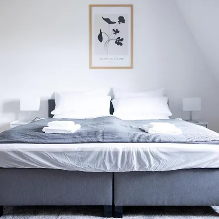 Apartament Business Design - Workspace & Kitchen - Messe Dus *